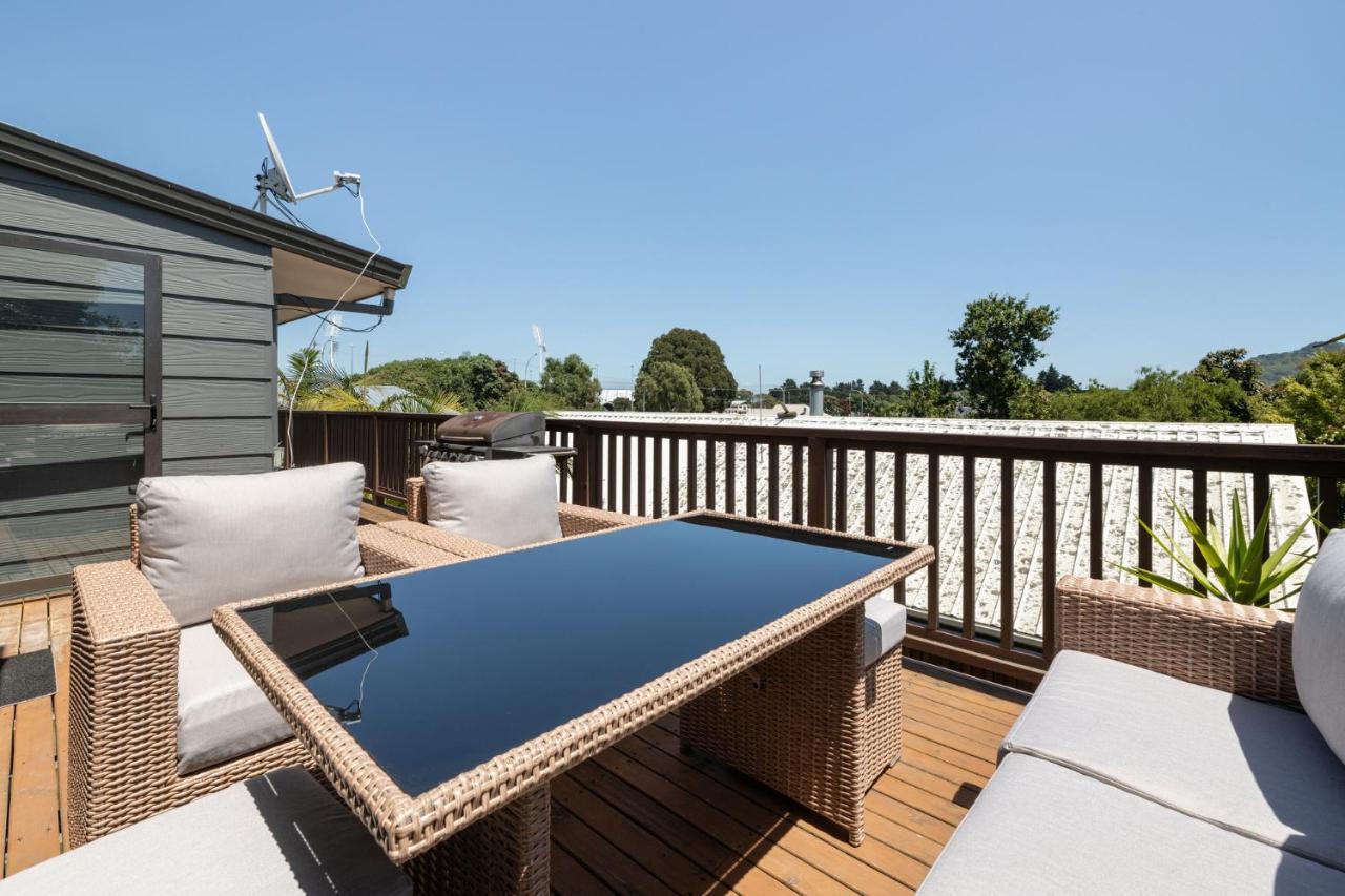 Convenient Family Bach With Easy Access To Blake Park The Beach And Downtown Mount Maunganui Exteriör bild