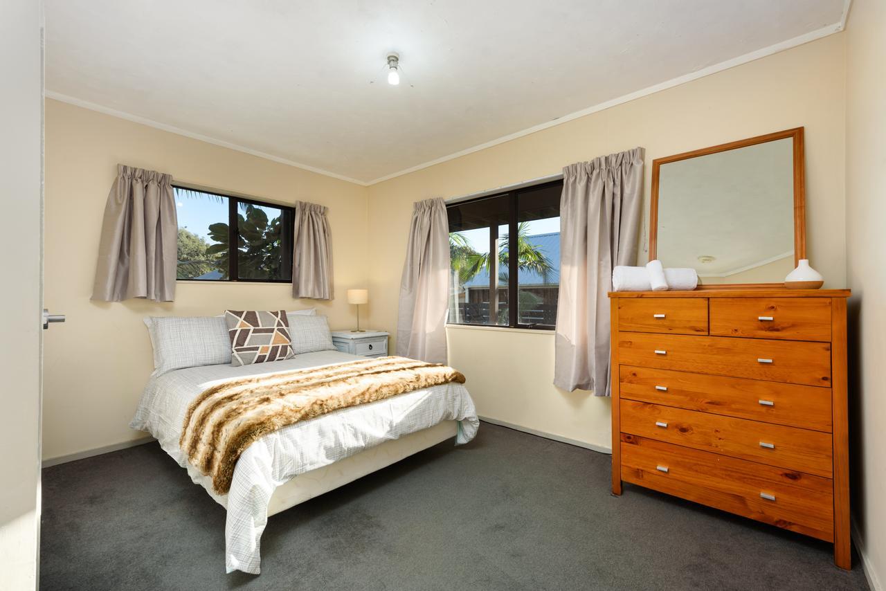 Convenient Family Bach With Easy Access To Blake Park The Beach And Downtown Mount Maunganui Exteriör bild