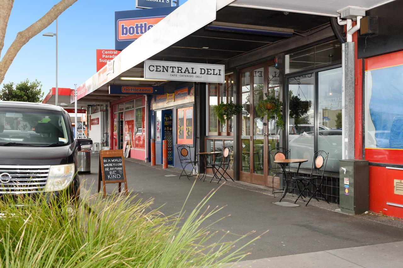 Convenient Family Bach With Easy Access To Blake Park The Beach And Downtown Mount Maunganui Exteriör bild