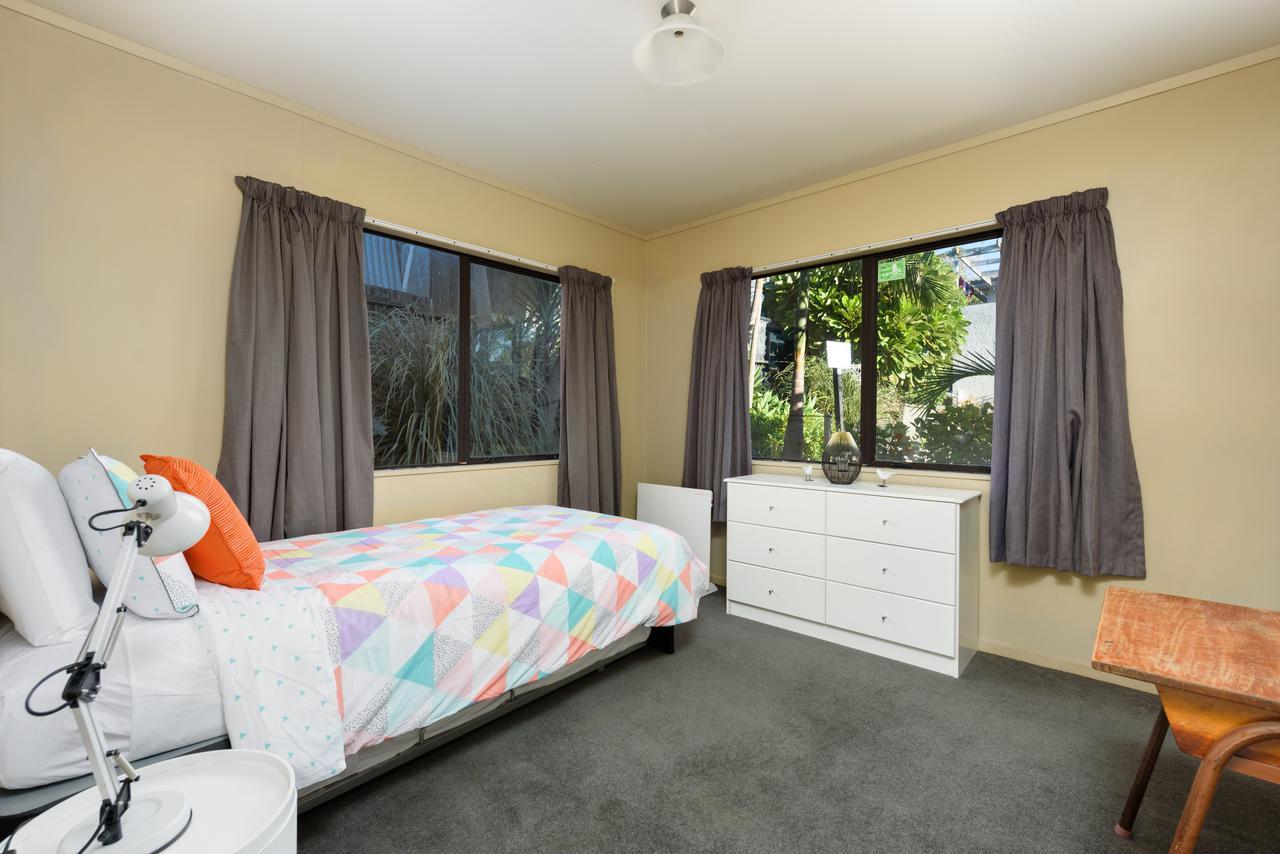 Convenient Family Bach With Easy Access To Blake Park The Beach And Downtown Mount Maunganui Exteriör bild