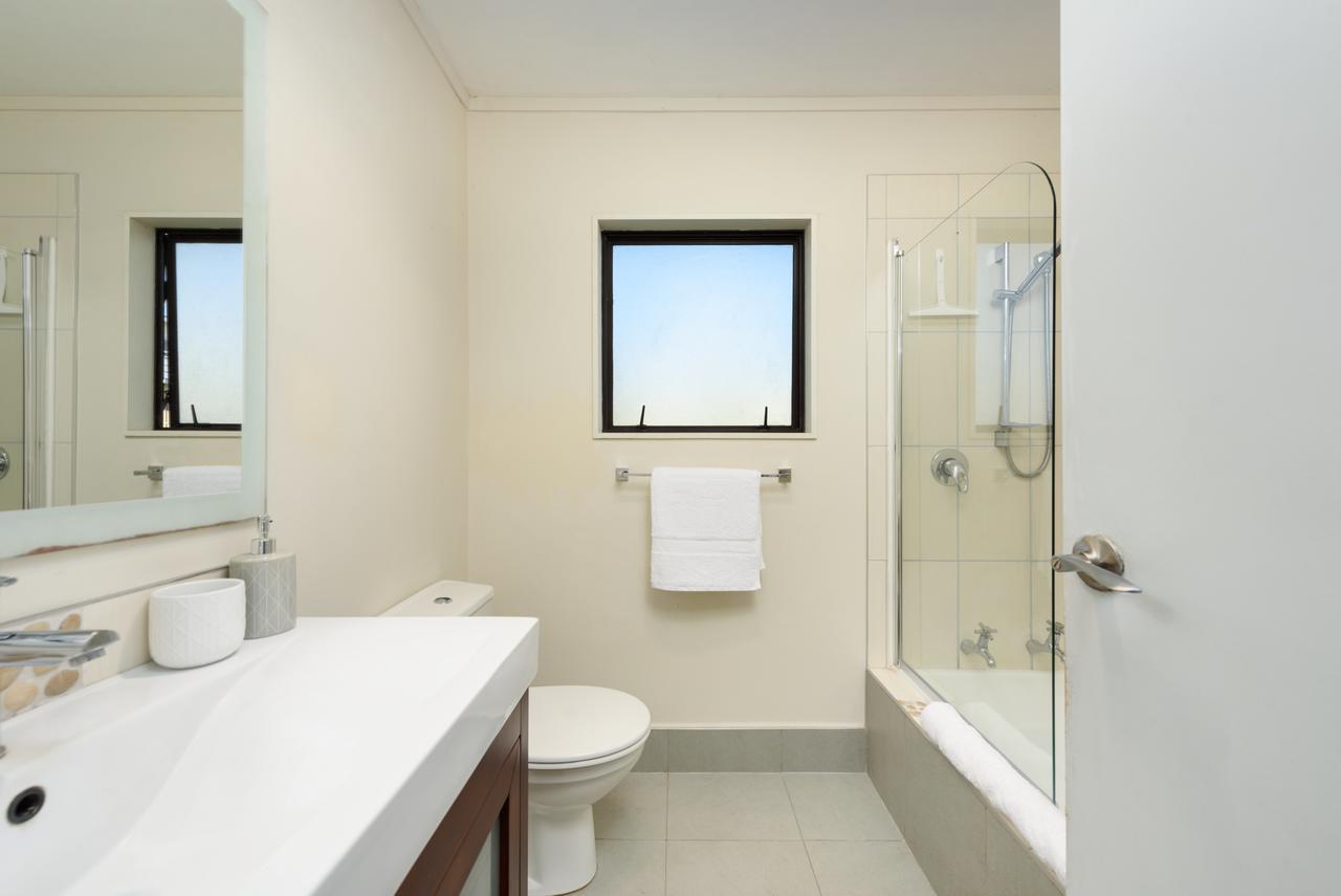 Convenient Family Bach With Easy Access To Blake Park The Beach And Downtown Mount Maunganui Exteriör bild