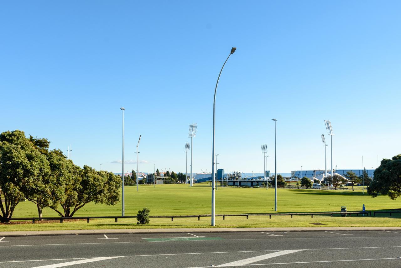 Convenient Family Bach With Easy Access To Blake Park The Beach And Downtown Mount Maunganui Exteriör bild